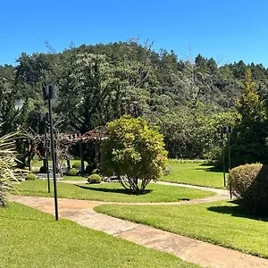 https://lindo-apartamento-condomnio-no-alto-do-capivari.camposdojordaohotels.net